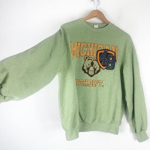 Urban Outfitters Michigan Patch Crewneck Sweatshirt Small Green Pullover Cozy - Picture 10 of 12